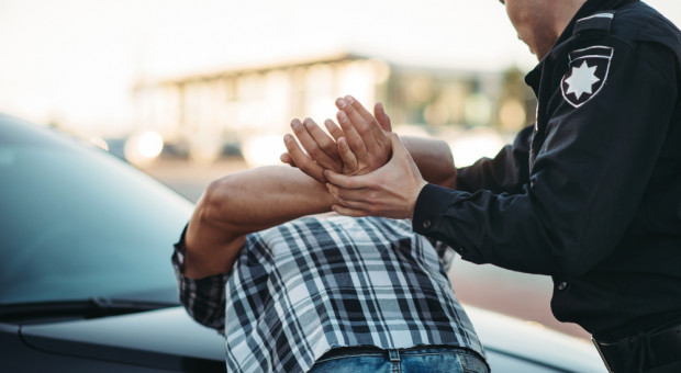 Do awantury - najpierw utarczek słownych - a potem użycia siły doszło w piątek (12 października) wieczorem w jednym z lokali w centrum Katowic (fot. Shutterstock) Policjant aresztowany pod zarzutem usiłowania zabójstwa zwolniony ze służby