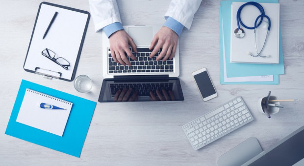 Pracownik na L4 często dezorganizuje pracę całego zespołu (fot. Shutterstock) Polityka absencyjna buduje zaufanie w firmie