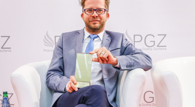 To wyjątkowe wyróżnienie jest nie tylko docenieniem mojej pracy i pasji, ale przede wszystkim nagrodą dla całego zespołu redakcyjnego - powiedział Bartosz Dyląg Dziennikarz PulsHR Bartosz Dyląg nagrodzony za promowanie dobrych praktyk pracowniczych