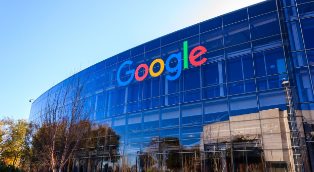 Google zwolnił od 2016 r. 48 osób, w tym 13 członków kadry zarządzającej, w związku z oskarżeniami o molestowanie seksualne (Fot. Shutterstock) Molestowanie seksualne w Google. Oskarżeni menedżerowie otrzymywali wysokie odprawy?