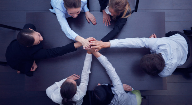 Team building może pomóc motywować zespół (fot. Shutterstock) To sposób, by docenić i zmotywować pracowników