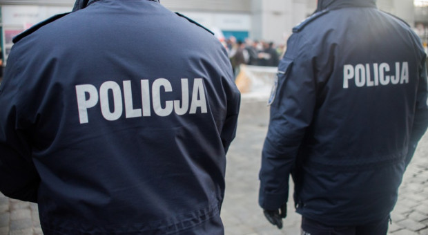 KGP zapewnia, że 1 listopada na drogach będzie czuwać wystarczająca liczba policjantów (fot. Shutterstock) Mariusz Ciarka: mimo trwającego protestu i zwolnień lekarskich zostanie zachowana ciągłość służby