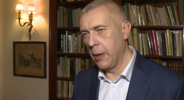 Adwokat podkreśla, że jego zainteresowania dotyczą polityki oraz prawa, z branżą rozrywkową związany jest jedynie poprzez reprezentowanie gwiazd w sporach prawnych (fot. newseria) Roman Giertych o pracy z celebrytami: To bardzo wymagający klienci