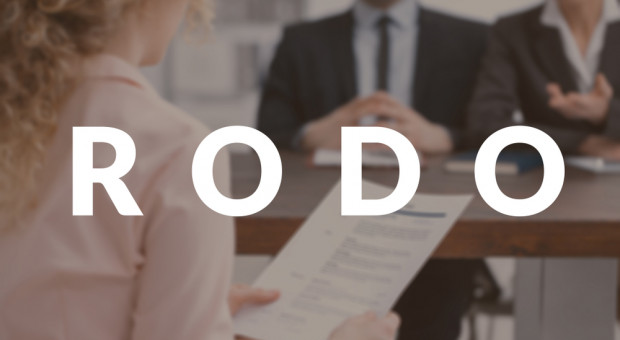 Kontrolerzy UODO dostaną nowe legitymacje. (fot.shutterstock.com) Nowe legitymacje dla 250 pracowników UODO. Koszt to ponad 30 tys. zł