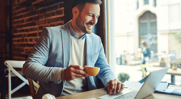 Oprócz wysokich zarobków i ciekawych zadań specjaliści cenią u pracodawców także skalę działalności (Fot. Shutterstock) Wysoka pensja i ciekawa praca. Tego oczekują specjaliści od pracodawcy