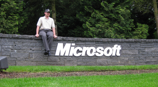 Mimo pomysłów mających zwiększyć udział osób pochodzących z mniejszości Microsoft nadal w ścisłym kierownictwie firmy ma większość białych mężczyzn. (fot. Chris Ballance/flickr.com/CC BY 2.0) Microsoft chce zwiększyć różnorodność w swoich zespołach. Robi to rocznym dodatkiem do płacy