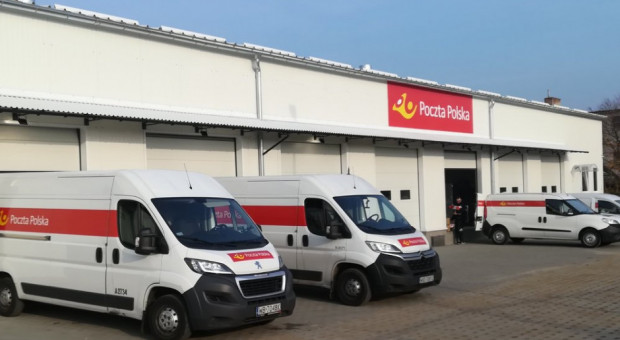 Nowa hala pozwoli na zwiększenie szybkości procesów i lepsze wykorzystanie taboru (fot. mat. pras.) Poczta Polska otwiera nową sortownię w Koszalinie. Rekrutacji nie będzie