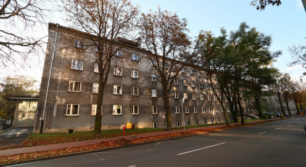 W związku z bardzo trudną sytuacją Instytutu Medycyny Pracy i Zdrowia Środowiskowego w Sosnowcu, minister zdrowia zamierza powołać zespół roboczy, który przeanalizuje działania, jakie mogą zostać podjęte wobec instytutu (fot. imp.sosnowiec.pl) Kłopoty instytutu medycyny pracy w Sosnowcu. Pracę stracili pracownicy naukowi i administracyjni
