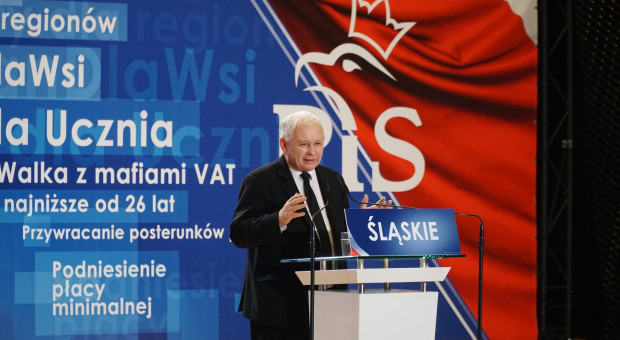 Kaczyński w wywiadzie udzielonym dla listopadowego wydania dodatku "GPC" zapytany został m.in. o "przeszkody wewnętrzne" w rozwoju gospodarczym Polski (fot. PTWP/Michał Oleksy) Jarosław Kaczyński: Chcemy tak zmieniać gospodarkę, by młodzi ludzie zostawali w Polsce