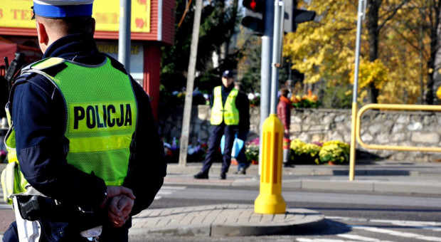 Zmiany w ustawie o policji dotyczą kosztów ponoszonych w sytuacji delegowania funkcjonariusza do innej miejscowości. (fot. Policja/twitter.com) Nowela ustawy o Policji przechodzi przez Sejm. Komisja rekomenduje zmiany