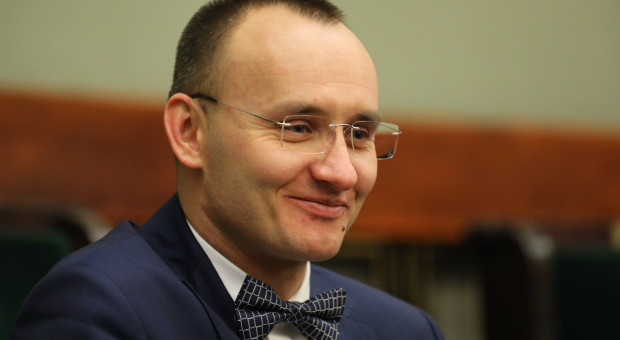 Mikołaj Pawlak przed decyzją posłów o powołaniu na urząd pracował w Ministerstwie Sprawiedliwości. (fot. Sejm/twitter.com) Mikołaj Pawlak wybrany Rzecznikiem Praw Dziecka