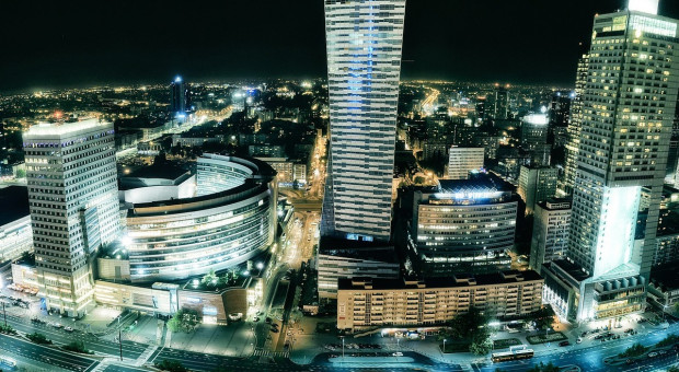 W 2018 roku najwyższe wynagrodzenia w bankowości otrzymywali pracownicy zatrudnieni na terenie województwa mazowieckiego (Fot. Pixabayk) Zarobki w bankowości: Połowa pracowników zarabia ponad 6 tys. zł