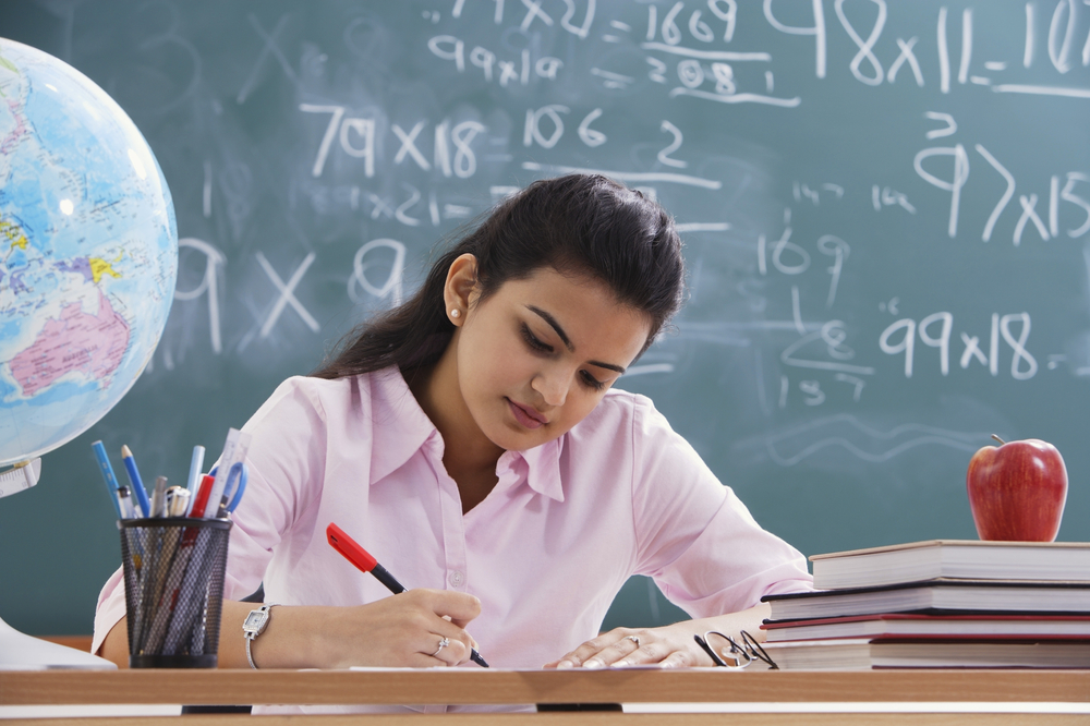 Wiele dziewczynek świadomie przestaje interesować się matematyką około 11 – 12 roku życia, bo nie jest to dobrze widziane w grupie środowiskowej (fot. Shutterstock)