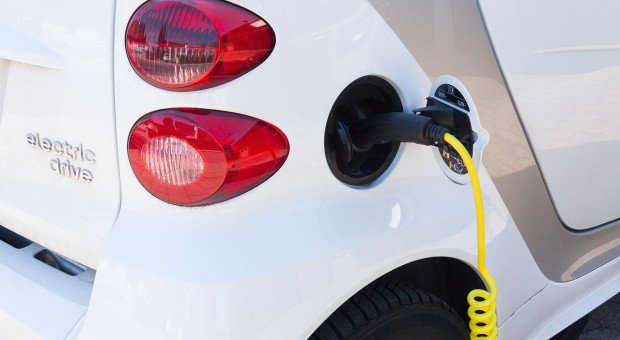 Nowe przepisy mają być przyjęte przez rząd w trzecim kwartale tego roku. (fot.pixabay) Prywatne elektryki wykorzystywane w celach służbowych będzie można rozliczać