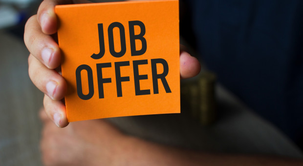 Tylko 4 proc. firm w ogłoszeniu o pracę podaje wysokość potencjalnych zarobków (fot. Shutterstock.com) Jawność wynagrodzeń. Badanie Hays Poland nie pozostawia złudzeń