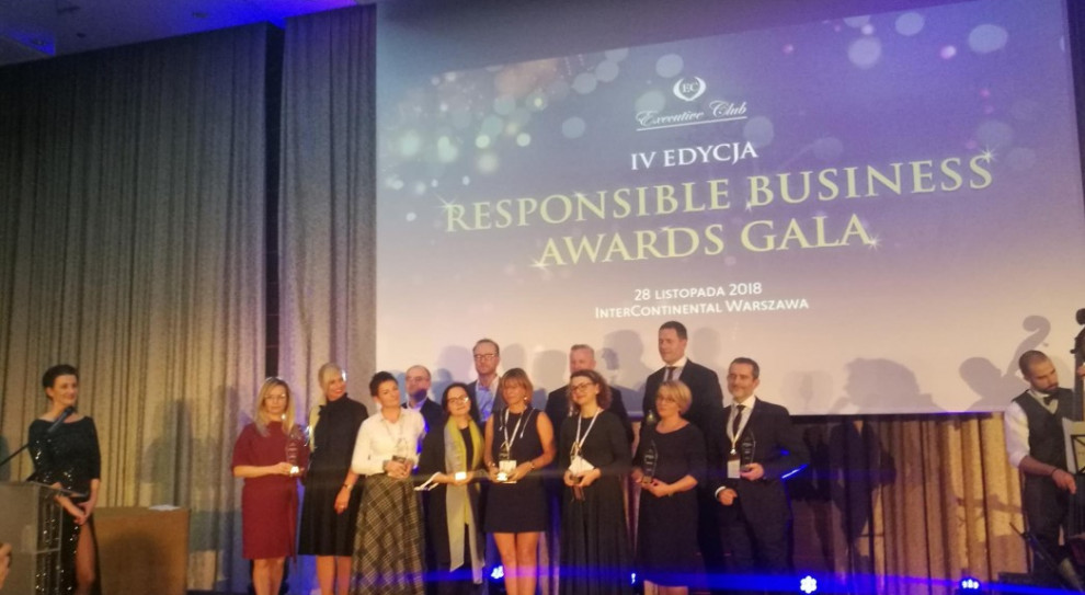 Statuetki "Responsible Business Awards" rozdane. (fot. facebook.com/executiveclub) Odpowiedzialny biznes nagrodzony