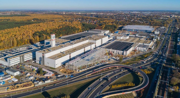 Wysokość dodatku została uzgodniona podczas negocjacji płacowych (fot. mat. pras.) Pracownicy Volkswagena na wakacje dostaną "nadprogramową" wypłatę