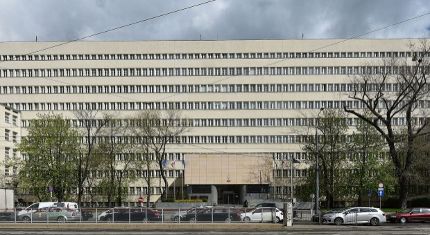 Gmach MON przy Alei Niepodległości w Warszawie Fot. Adrian Grycuk, wikimedia, licencja CC BY-SA 3.0 PL Pracownicy resortu obrony narodowej chcą podwyżek. Piszą do ministra