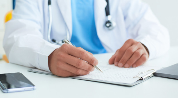 Ze względu na zawiłość sprawy sąd ogłosi wyrok 18 grudnia. (fot.shutterstock.com) Sprawa lekarzy fałszujących dokumentację medyczną znów przed sądem
