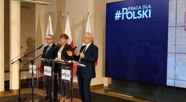 W siedzibie MRPiPS kierownictwo resortu podsumowało trzy lata pracy resortu. Fot. Twitter/Ministerstwo Rodziny Minister Rafalska chwali się rekordem. Tak wysokiej liczby pracujących Polaków nie było