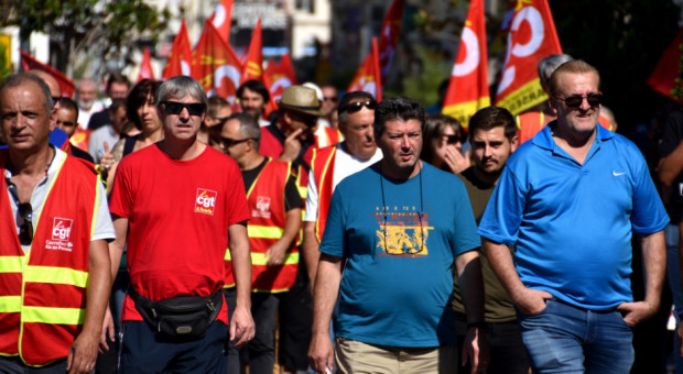 "Żółte kamizelki" od ponad trzech tygodni protestują w całej Francji przeciw wciąż rosnącym kosztom utrzymania. fot. Shutterstock Francuscy związkowcy solidarnie przeciwko protestom "żółtych kamizelek"