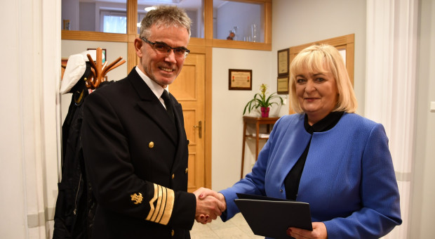 prof. dr hab. inż. Janusz Zarębski, rektor Uniwersytetu Morskiego oraz Alicja Barbara Klimiuk, p.o. prezesa Energi. Energetyczna grupa łowi studentów na Uniwersytecie Morskim