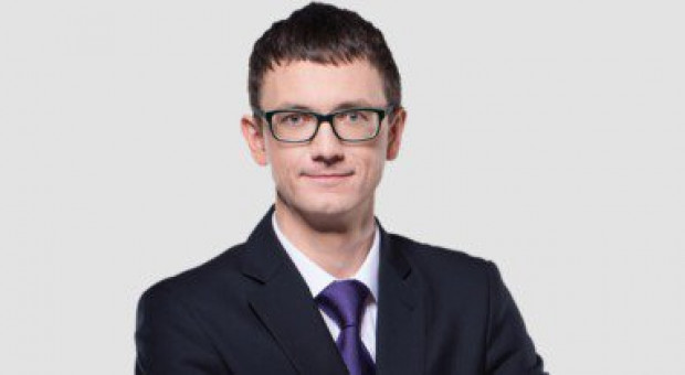 Karol Okoński jest absolwentem Wydziału Zarządzania i Ekonomii Politechniki Gdańskiej (2001) z tytułem magistra inżyniera. (fot. MC/twitter) Karol Okoński pełnomocnikiem Rządu do spraw Cyberbezpieczeństwa