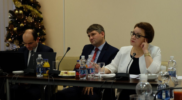 Anna Zalewska i czasie rozmów ze związkowcami w Centrum Partnerstwa Społecznego "Dialog". (fot. MEN/twitter.com) Do 30 kwietnia rekomendacje do zmian w ocenie pracy nauczycieli