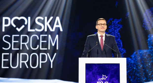 Premier podkreślił, że jednym z filarów polityki obozu rządzącego jest "elementarna sprawiedliwość społeczna". (fot. PiS/twitter) Mateusz Morawiecki zapowiada wielki program modernizacji, europeizacji i wyższych płac