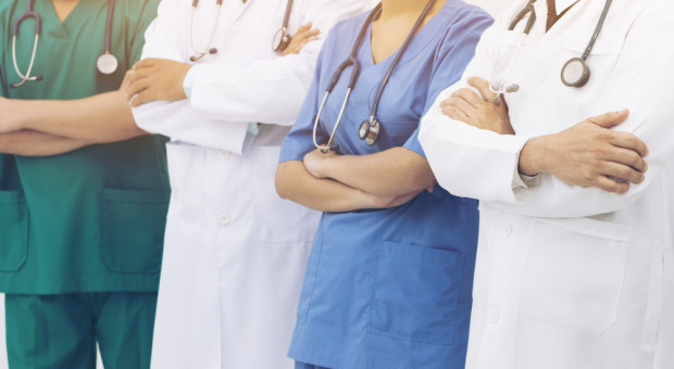 Dokument z założeniami nowych rozwiązań przygotował zespół powołany zarządzeniem ministra zdrowia wiosną tego roku (fot.shutterstock.com) Zespół powołany na mocy porozumienia MZ i rezydentów chce zmian dot. zawodu lekarza