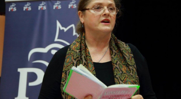 "Są sprawy, które trzeba pozałatwiać, które nie poczekają. Mam już prawie 70 lat i trzeba wszystkie swoje sprawy pozałatwiać" - oświadczyła posłanka PiS (fot. facebook.com) Posłanka Krystyna Pawłowicz żegna się z polityką