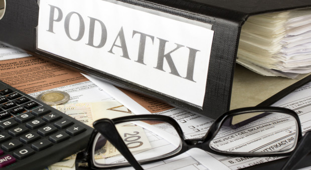 Obniżka obecnych stawek PIT z 18 i 32 proc. do 10 i 24 proc., to jedna z głównych propozycji zaprezentowanego w sobotę nowego programu PO pt. "Wyższe płace" (fot.shutterstock.com) Nie ma szans na obniżenie stawek PIT?
