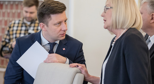 Michał Dworczyk podkreślił, że zarobki w instytucjach finansowych i administracji "nigdy nie będą równe". Michał Dworczyk: różnice między zarobkami w NBP i administracji to temat na spokojną debatę
