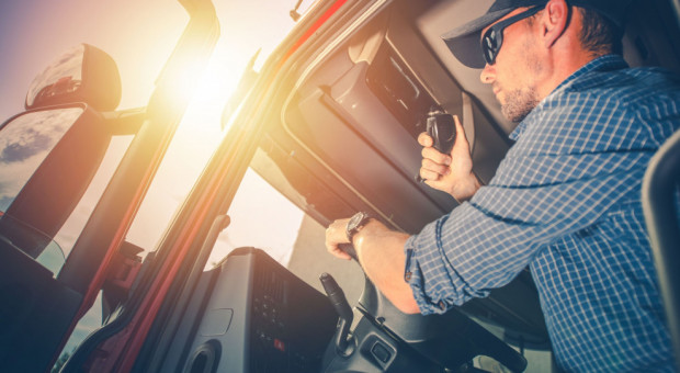 Początek 2019 roku będzie kolejnym okresem wzmożonej rywalizacji firm o pracowników, szczególnie kierowców i pracowników magazynowych. (Fot. Shutterstock) Praca w logistyce i transporcie: W tej branży na rynku pracy nie było tak dobrze od 5 lat