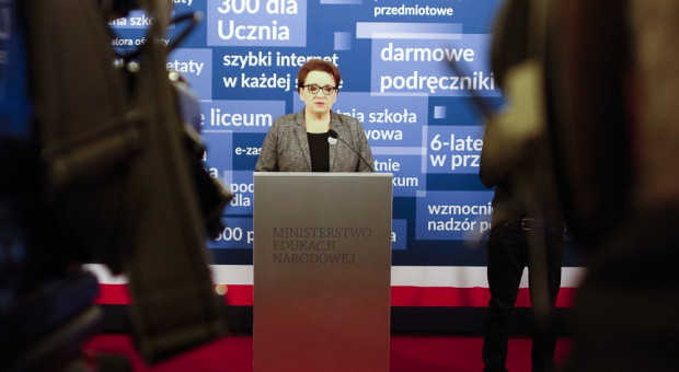 Minister edukacji narodowej Anna Zalewska (fot. MEN/twitter.com) Zalewska podpisała dokumenty o subwencji oświatowej na 2019 r.