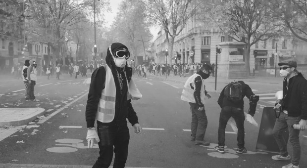10 grudnia w mediach społecznościowych pojawiła się strona w języku portugalskim nawołująca do organizacji protestów "żółtych kamizelek" (fot. Laurent Bourrelly/flickr.com/CC BY 2.0) Portugalska policja rozbija protesty "żółtych kamizelek"