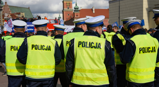 (fot.shutterstock.com) Co wolno policjantom w trakcie przeszukania. Ustawa o Policji w Dzienniku Ustaw