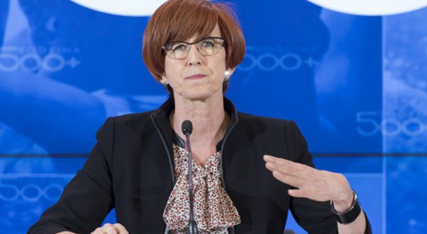 Zapowiadane podniesienie progu dochodowego ma związek z płacą minimalną, która od 1 stycznia wyniesie 2250 zł. (fot. KPRM) Rafalska: Konieczne będzie podniesienie kryterium dochodowego w "500 plus"