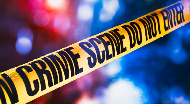 Ciało porzucono w samochodzie, na obrzeżach Legionowa. (fot.shutterstock.com) Tragedia w Legionowie. Pracownicy oskarżeni o zamordowanie szefa