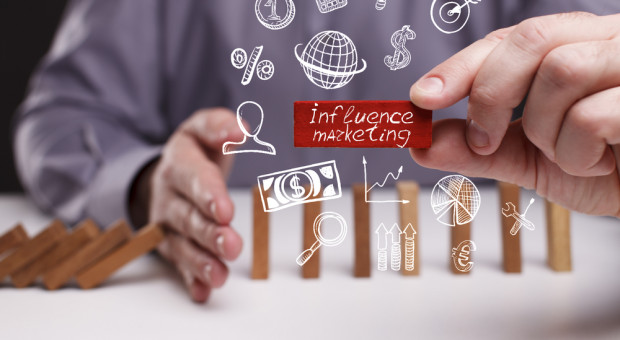 (fot.shutterstock.com) Influencer marketing. Nowy trend, do tego bardzo skuteczny