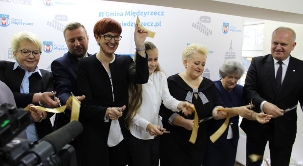 Minister Rafalska mówiła, że sytuacja na rynku pracy jest lepsza, są miejsca pracy. (fot. MRPiPS/twitter)) 500 plus zaaktywizowało Polaków. Minister nie kryje radości z nowych danych