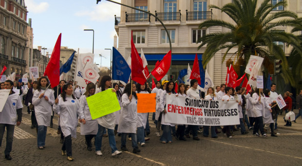 Również w 2010 roku w Portugalii protestowały pielęgniarki. Wtedy domagały się podwyżki płac. (fot. shutterstock) Koniec strajku portugalskich pielęgniarek. Odwołano ... 10 tys. operacji