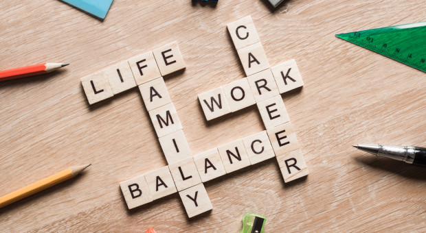 Istotnym czynnikiem decydującym o zmianie pracy jest work-life balance. (fot.shutterstock.com) Wysokość pensji i opinia o pracodawcy to nie wszystko. Co motywuje do zmiany pracy?