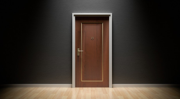 Do pożaru miało dojść w tzw. escape room, pokoju zagadek, z którego można wyjść po ich rozwiązaniu, a tym samym odnalezieniu klucza (fot. pixabay.com) Tragedia w escape roomie w Koszalinie. Minister zapowiada kontrole w obiektach w całym kraju
