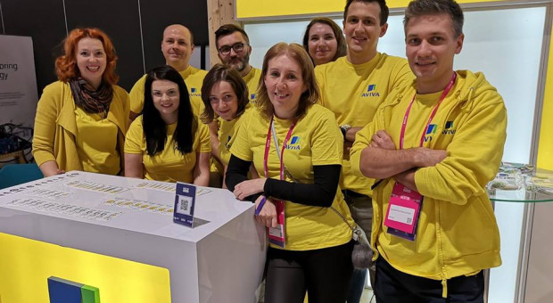 Niedawno Aviva szukała pracowników na HackYeah: The biggest stationary hackathon in the world. (fot.Facebook/Aviva Kariera) Nudną pracę wykonują roboty. Aviva szuka ludzi do fajnych zajęć
