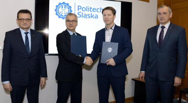Sygnatariusze umowy współpracy - prezydent Świętochłowic i rektor Politechniki Śląskiej. (fot. Politechnika Śląska/) Politechnika Śląska i Świętochłowice razem dla badań i rozwoju