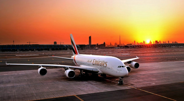 Samolot Airbus-A380 w barwach linii lotniczych Emirates. Linia będzie rekrutować w polskich miastach pracowników. (fot. flickr.com/CC BY-SA 2.0) Linie Emirates potrzebują pracowników. Rekrutacja w Gdańsku, Poznaniu, Warszawie i Wrocławiu
