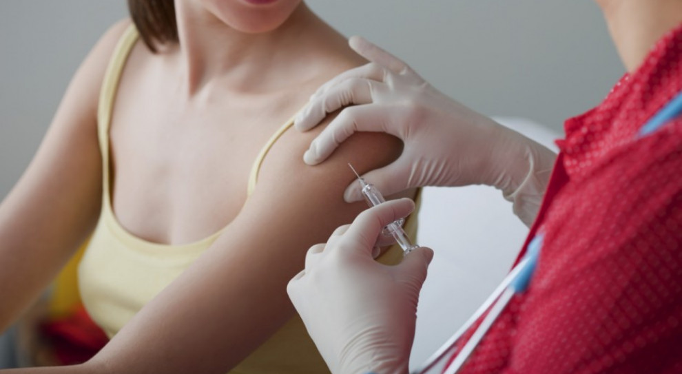 W ciągu pierwszych trzech dni akcji zaszczepiono prawie tysiąc pracowników. (Fot. Shutterstock) Uniwersytecki Szpital Kliniczny we Wrocławiu szczepi pracowników przeciwko grypie