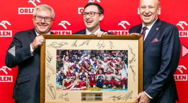 Polski Związek Pilki Siatkowej podpisał umowę sponsorską z PKN Orlen. Będzie obowiązywać do 2022 roku (fot.:.pzps.pl) PKN Orlen rozszerza współpracę z Polskim Związkiem Piłki Siatkowej