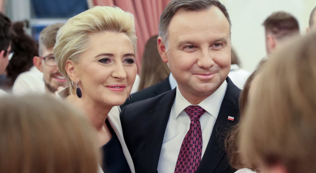 Prezydent pytany, czy pierwsza dama powinna otrzymywać wynagrodzenie podkreślił, że nie powinna mieć miejsca sytuacja, w której pierwszej damie nie jest opłacane ubezpieczenie emerytalne. (fot. Grzegorz Jakubowski/KPRP) Ubezpieczenie emerytalne dla pierwszej damy? "Prawo będzie działało wstecz"